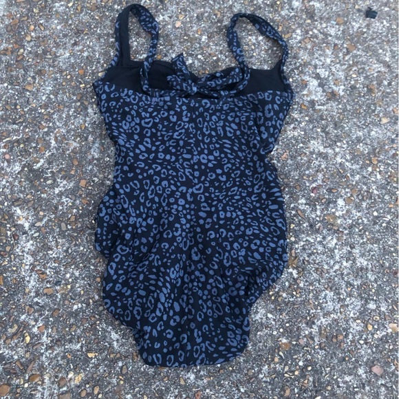 Speedo Size 10 Black Cheetah Print One Piece Swimsuit with cute back tie - Picture 4 of 6